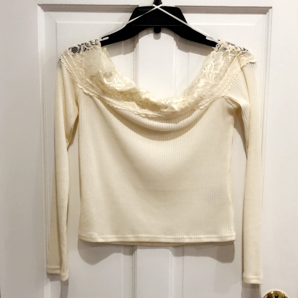 Creme H&M off-the-shoulder lace semi-cropped top